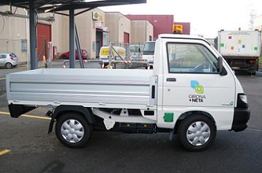 Vehicle auxiliar elèctric de caixa oberta de gran capacitat, per a la recollida de residus a Girona ciutat