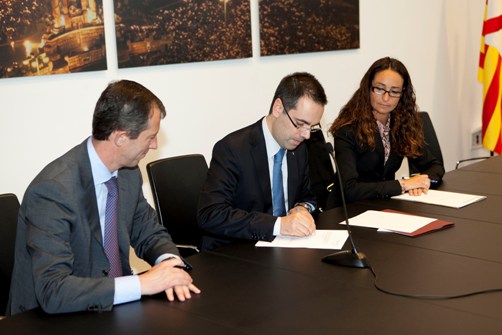 Signatura de l'acord en favor de la Renovació energètica dels edificis catalans